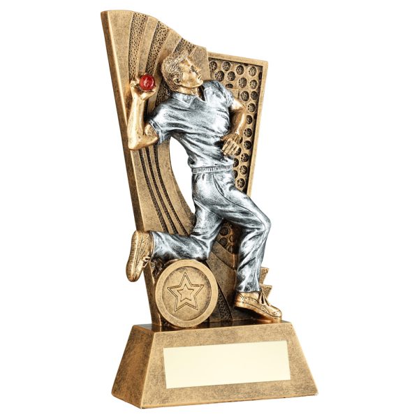 BRZ/PEW/RED MALE CRICKET BOWLER ON BACKDROP WITH PLATE (1in CENTRE) - 9.25in